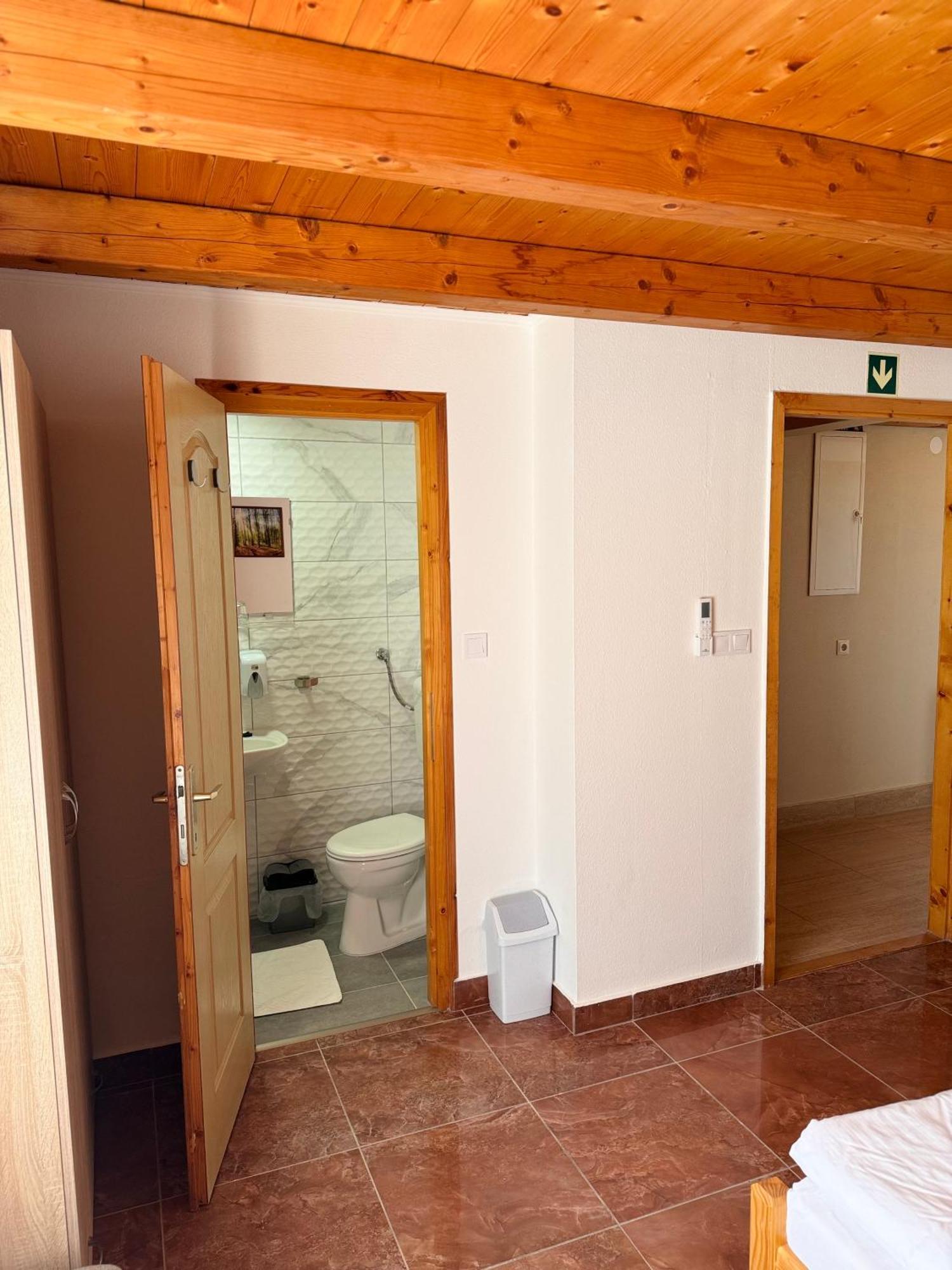 Bed and Breakfast Fuerdo Panzio à Karcag Extérieur photo