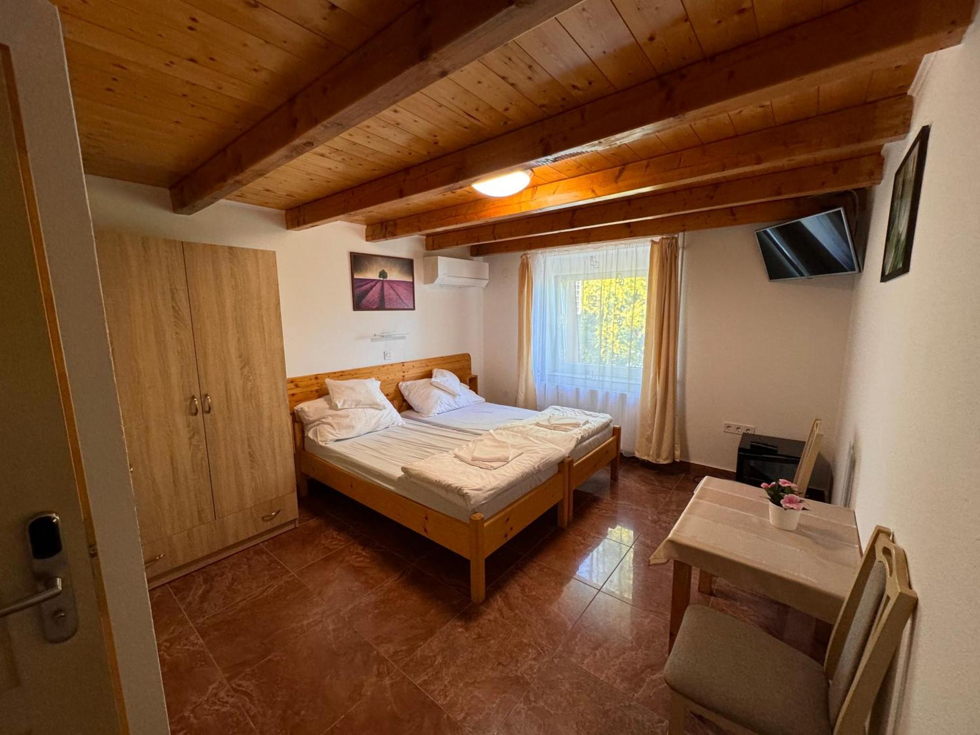 Bed and Breakfast Fuerdo Panzio à Karcag Extérieur photo